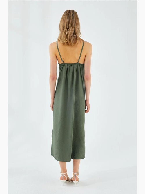 Robe mi-longue à col en v et fente mixray - Kiabi Robe mi-longue à col en v et fente mixray - Kiabi