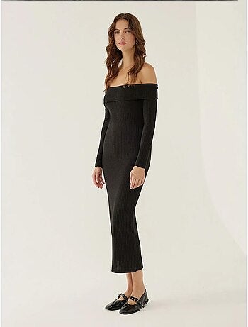 Robe mi-longue à épaules dénudées