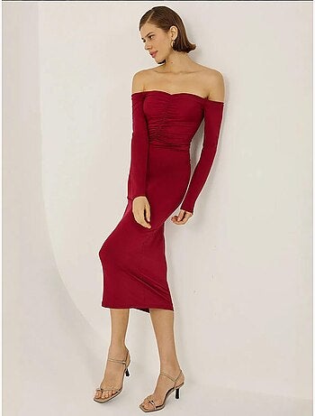 Robe mi-longue à épaules dénudées