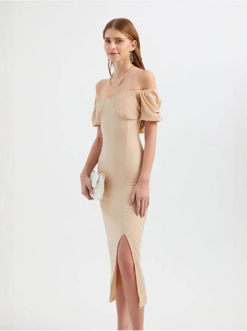 Robe mi-longue à manches ballon froncées et col en cœur avec fente latérale Beige naturel - Kiabi