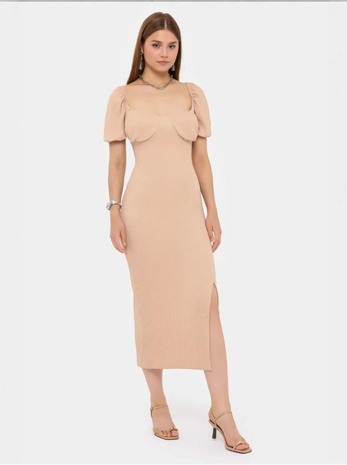 Robe mi-longue à manches bouffantes et col en cœur avec fente latérale - Kiabi Robe mi-longue à manches bouffantes et col en cœur avec fente latérale - Kiabi