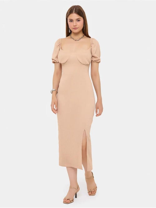Robe mi-longue à manches bouffantes et col en cœur avec fente latérale - Kiabi Robe mi-longue à manches bouffantes et col en cœur avec fente latérale - Kiabi