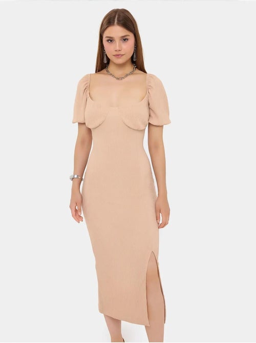 Robe mi-longue à manches bouffantes et col en cœur avec fente latérale - Kiabi Robe mi-longue à manches bouffantes et col en cœur avec fente latérale - Kiabi