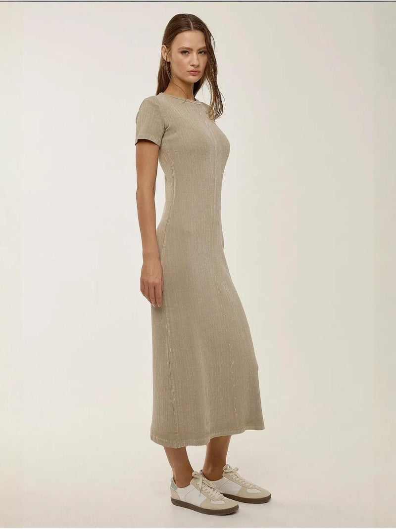 Robe mi-longue à manches courtes et col ras du cou Beige naturel - Kiabi