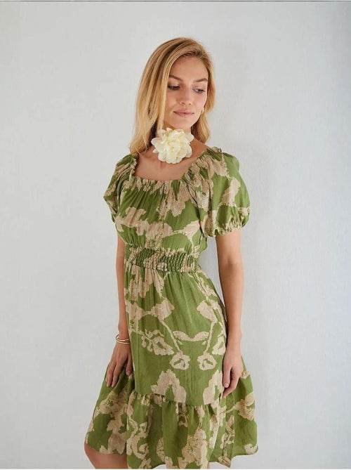 Robe mi-longue à volants et col bateau à fleurs mixray - Kiabi Robe mi-longue à volants et col bateau à fleurs mixray - Kiabi