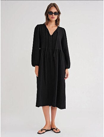 Robe mi-longue ample à col en v et fermeture à nouer mixray