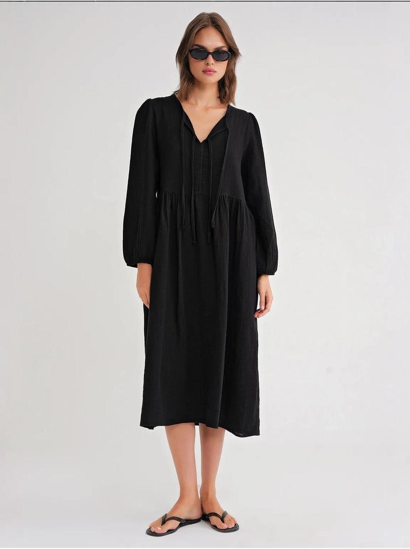 Robe mi-longue ample à col en v et fermeture à nouer mixray Noir - Kiabi