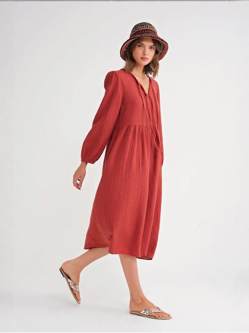 Robe mi-longue ample à col en v et fermeture à nouer mixray - Kiabi Robe mi-longue ample à col en v et fermeture à nouer mixray - Kiabi