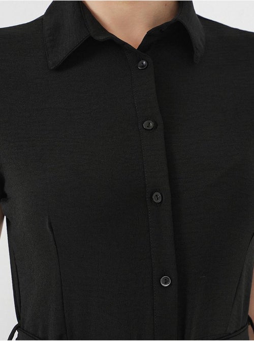 Robe mi-longue boutonnée à col chemise et coupe a avec détails de reliure bdart - Kiabi Robe mi-longue boutonnée à col chemise et coupe a avec détails de reliure bdart - Kiabi