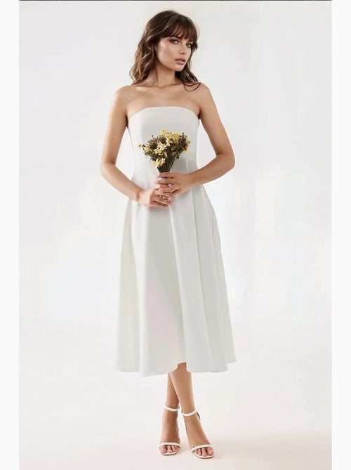 Robe mi-longue bustier coupe a hiccup - Kiabi Robe mi-longue bustier coupe a hiccup - Kiabi
