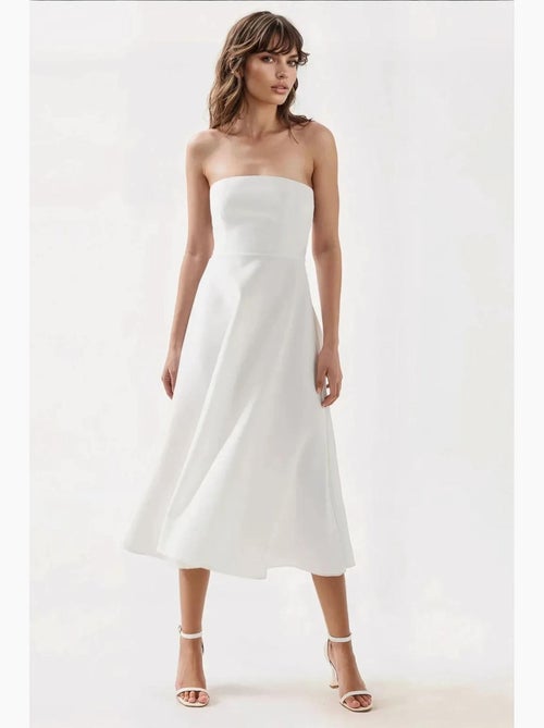 Robe mi-longue bustier coupe a hiccup - Kiabi Robe mi-longue bustier coupe a hiccup - Kiabi