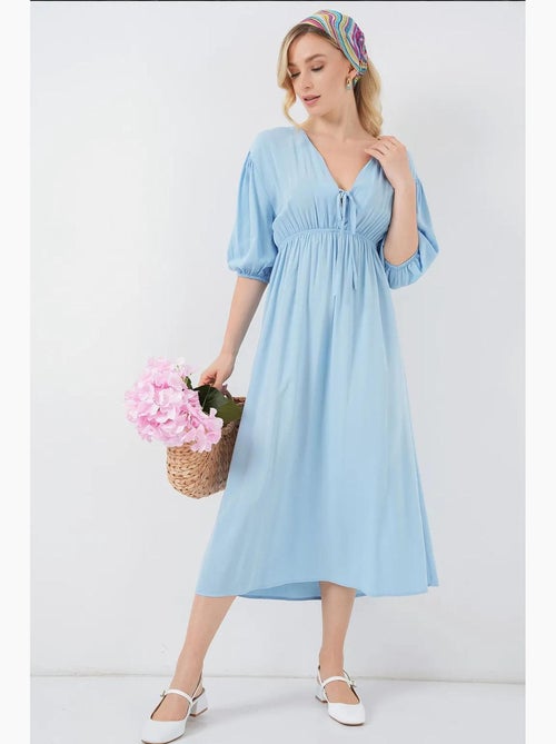Robe mi-longue coupe a avec col en v et détails de reliure bdart - Kiabi Robe mi-longue coupe a avec col en v et détails de reliure bdart - Kiabi