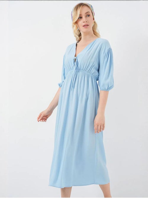 Robe mi-longue coupe a avec col en v et détails de reliure bdart - Kiabi Robe mi-longue coupe a avec col en v et détails de reliure bdart - Kiabi