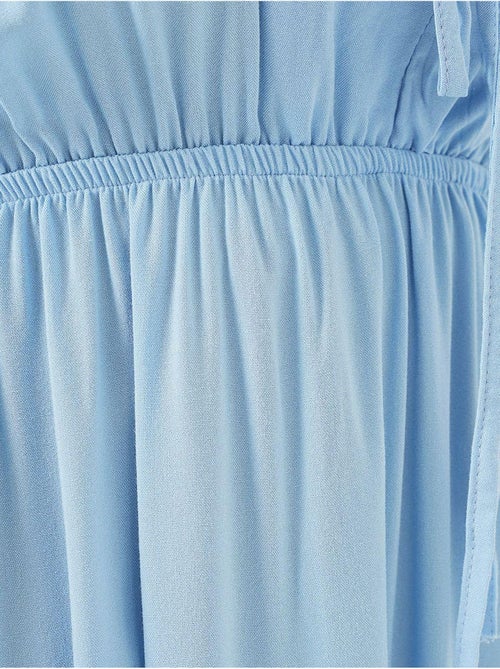 Robe mi-longue coupe a avec col en v et détails de reliure bdart - Kiabi Robe mi-longue coupe a avec col en v et détails de reliure bdart - Kiabi