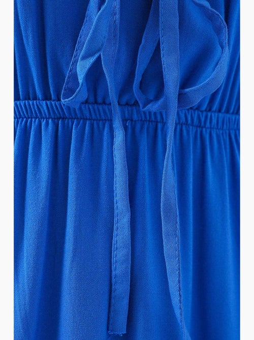 Robe mi-longue coupe a avec col en v et détails de reliure bdart - Kiabi Robe mi-longue coupe a avec col en v et détails de reliure bdart - Kiabi