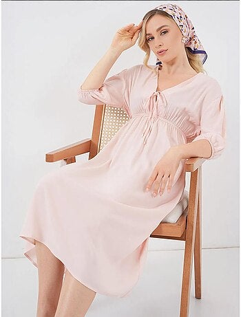 Robe mi-longue coupe a avec col en v et détails de reliure bdart