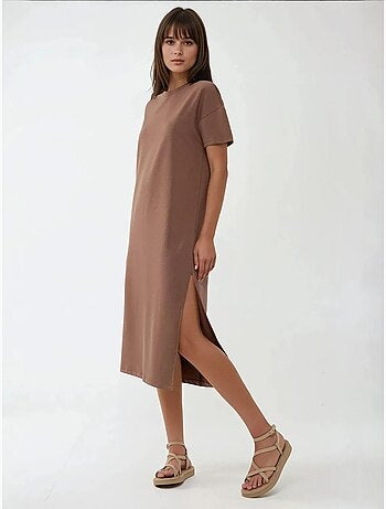 Robe mi-longue coupe décontractée à col ras du cou