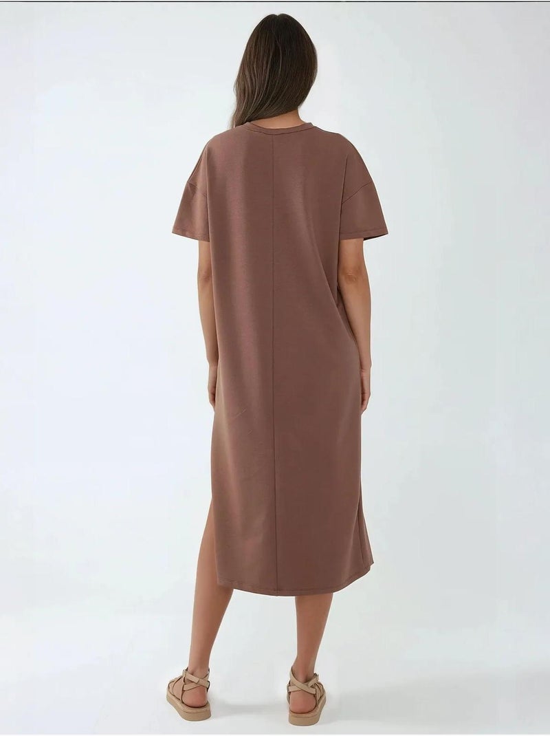 Robe mi-longue coupe décontractée à col ras du cou Marron foncé - Kiabi