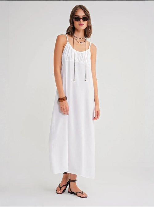 Robe mi-longue décontractée avec col carré et détails à volants mixray - Kiabi Robe mi-longue décontractée avec col carré et détails à volants mixray - Kiabi