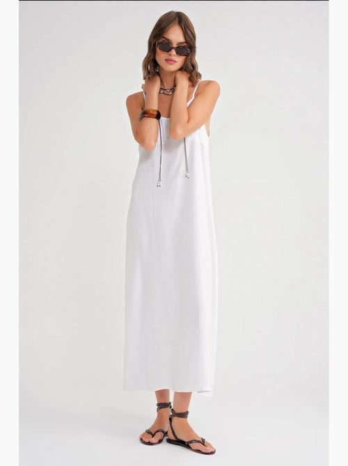 Robe mi-longue décontractée avec col carré et détails à volants mixray - Kiabi Robe mi-longue décontractée avec col carré et détails à volants mixray - Kiabi