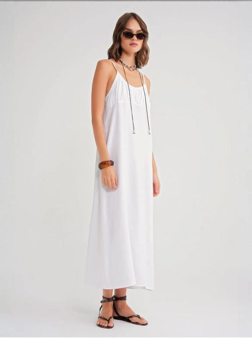 Robe mi-longue décontractée avec col carré et détails à volants mixray - Kiabi Robe mi-longue décontractée avec col carré et détails à volants mixray - Kiabi