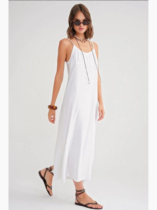 Robe mi-longue décontractée avec col carré et détails à volants mixray - Kiabi Robe mi-longue décontractée avec col carré et détails à volants mixray - Kiabi