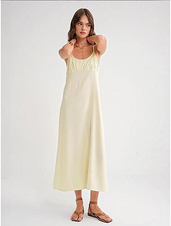 Robe mi-longue décontractée avec col carré et détails à volants mixray