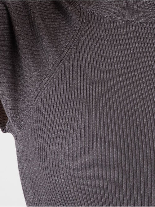 Robe mi-longue décontractée en tricot à col haut - Kiabi Robe mi-longue décontractée en tricot à col haut - Kiabi