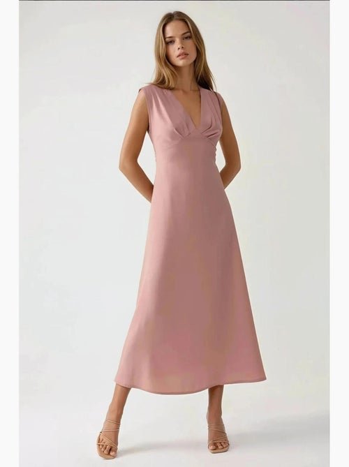 Robe mi-longue douce au toucher et col en v hiccup - Kiabi Robe mi-longue douce au toucher et col en v hiccup - Kiabi