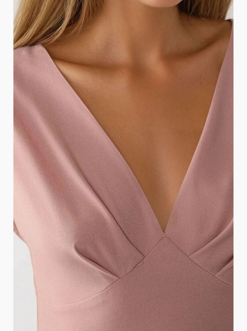 Robe mi-longue douce au toucher et col en v hiccup - Kiabi Robe mi-longue douce au toucher et col en v hiccup - Kiabi