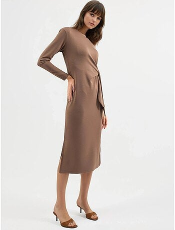 Robe mi-longue en maille à col rond