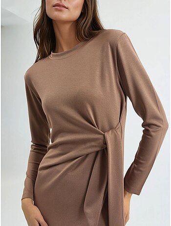 Robe mi-longue en maille à col rond