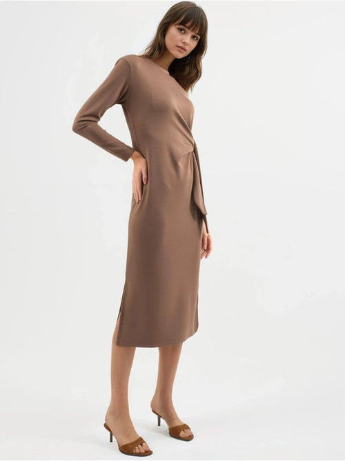 Robe mi-longue en maille à col rond hiccup - Kiabi Robe mi-longue en maille à col rond hiccup - Kiabi