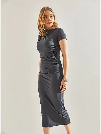 Robe mi-longue en micro-tissu drapé sur les côtés lucci