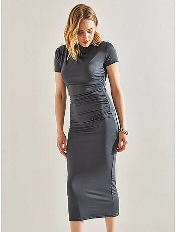 Robe mi-longue en micro-tissu drapé sur les côtés lucci