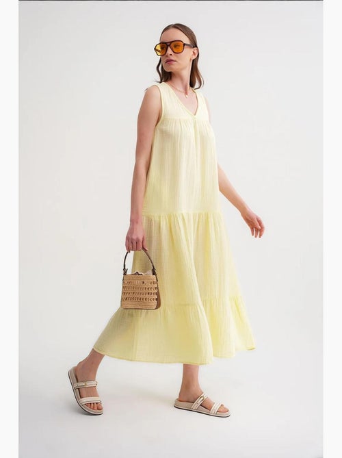 Robe mi-longue en mousseline sans manches à col en v et poches mixray - Kiabi