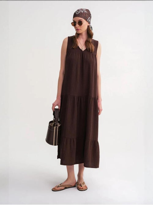 Robe mi-longue en mousseline sans manches à col en v et poches mixray - Kiabi Robe mi-longue en mousseline sans manches à col en v et poches mixray - Kiabi