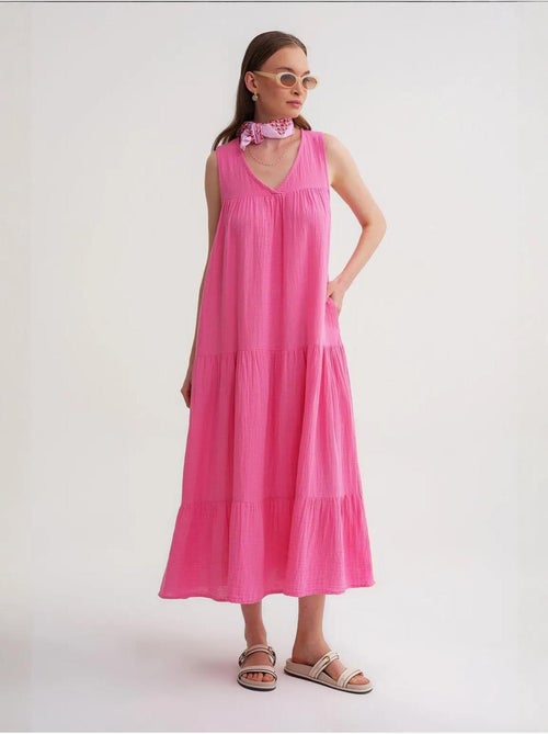 Robe mi-longue en mousseline sans manches à col en v et poches mixray - Kiabi Robe mi-longue en mousseline sans manches à col en v et poches mixray - Kiabi