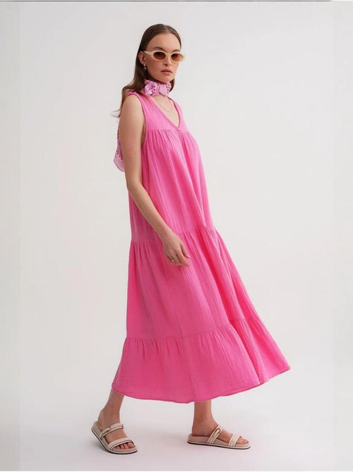 Robe mi-longue en mousseline sans manches à col en v et poches mixray - Kiabi Robe mi-longue en mousseline sans manches à col en v et poches mixray - Kiabi