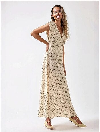 Robe mi-longue fleurie à col en v