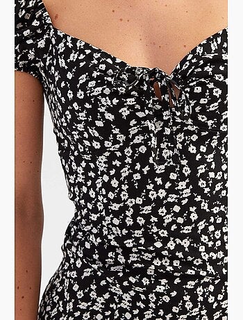 Robe mi-longue fleurie à épaules dénudées et fente latérale hiccup