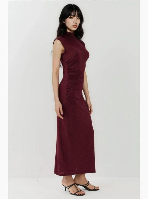 Robe mi-longue moulante sans manches avec col ras du cou et fermeture éclair hiccup - Kiabi Robe mi-longue moulante sans manches avec col ras du cou et fermeture éclair hiccup - Kiabi