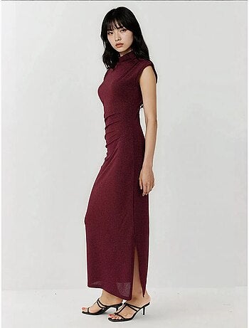 Robe mi-longue moulante sans manches avec col ras du cou et fermeture éclair
