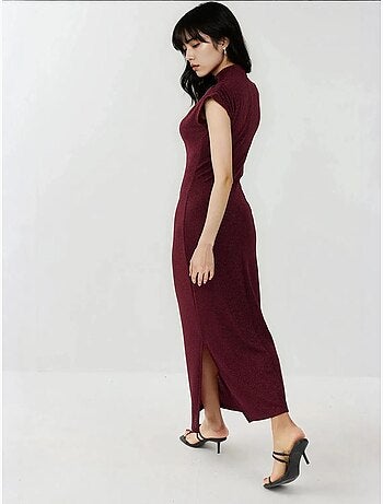 Robe mi-longue moulante sans manches avec col ras du cou et fermeture éclair
