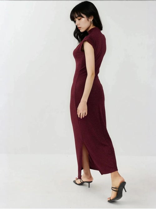Robe mi-longue moulante sans manches avec col ras du cou et fermeture éclair - Kiabi Robe mi-longue moulante sans manches avec col ras du cou et fermeture éclair - Kiabi