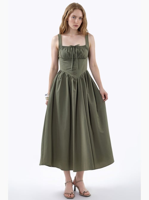 Robe midi à col carré avec détail boutonné busem - Kiabi Robe midi à col carré avec détail boutonné busem - Kiabi