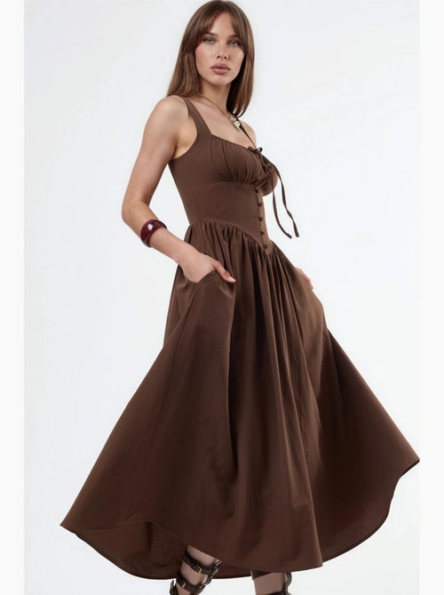 Robe midi à col carré avec détail boutonné busem - Kiabi Robe midi à col carré avec détail boutonné busem - Kiabi