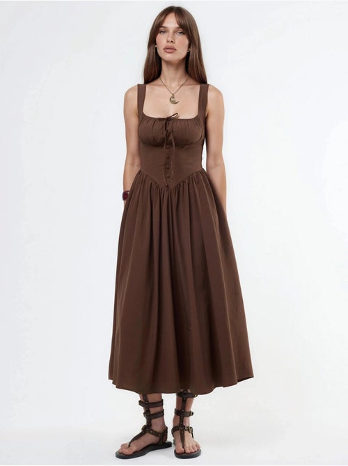 Robe midi à col carré avec détail boutonné busem - Kiabi Robe midi à col carré avec détail boutonné busem - Kiabi