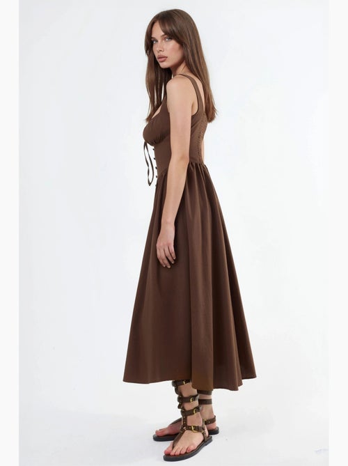 Robe midi à col carré avec détail boutonné busem - Kiabi Robe midi à col carré avec détail boutonné busem - Kiabi