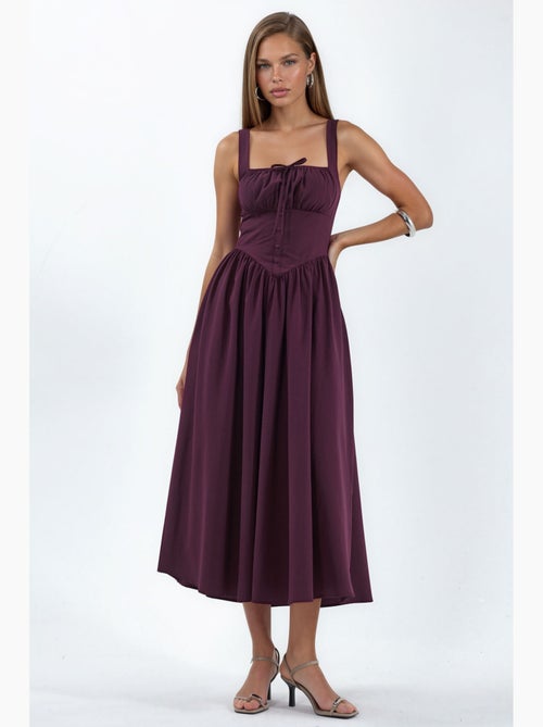 Robe midi à col carré avec détail boutonné busem - Kiabi Robe midi à col carré avec détail boutonné busem - Kiabi